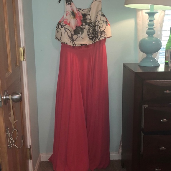 Prom dress - Picture 2 of 4